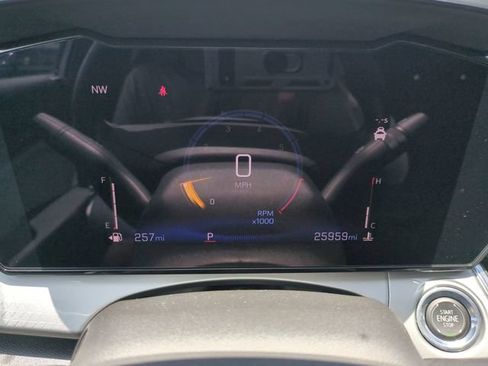 Used 2025 Chevrolet Trax LT w/ LT Convenience Package FWD image 30