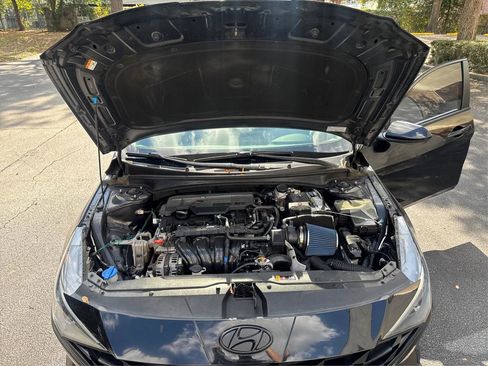 Used 2021 Hyundai Elantra SE image 10