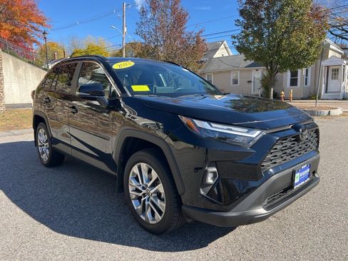 Used 2023 Toyota RAV4 XLE Premium image 7