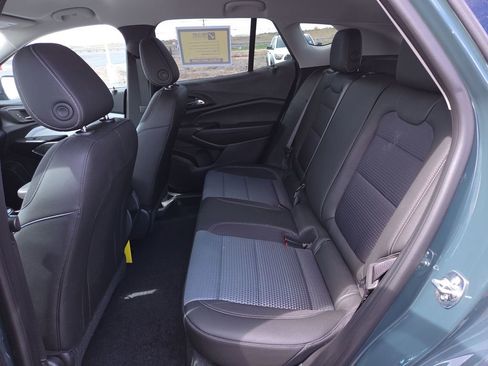 Used 2025 Chevrolet Trax LT w/ LT Convenience Package image 18