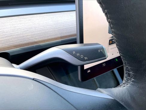 Used 2024 Tesla Model Y Performance image 33