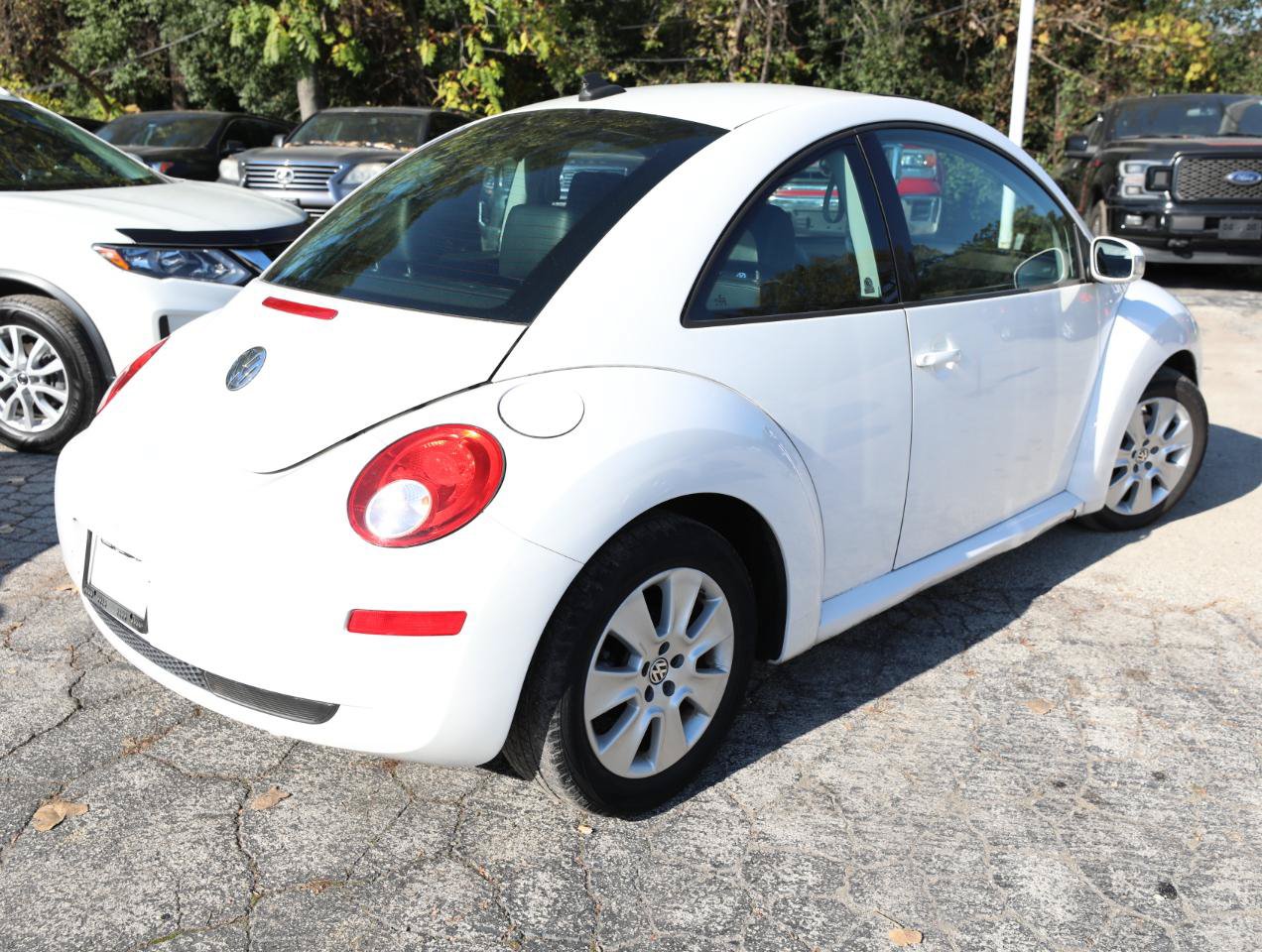 Used 2009 Volkswagen Beetle S FWD image 6