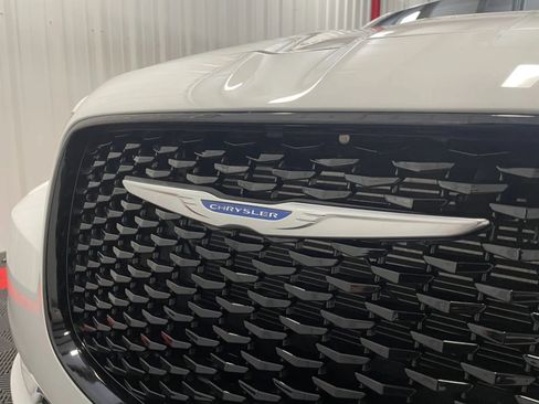 Used 2022 Chrysler 300 Touring AWD/4WD image 7