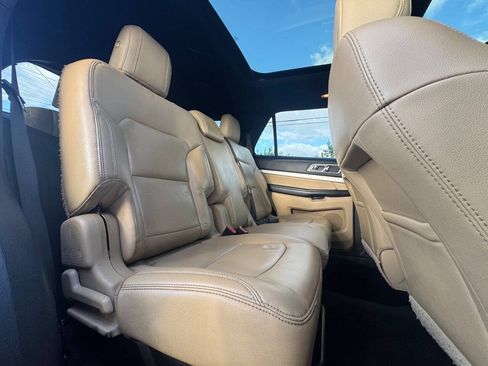 Used 2016 Ford Explorer XLT w/ Equipment Group 202A FWD image 19