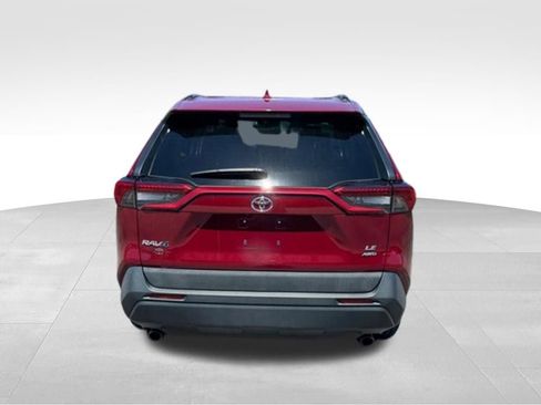 Used 2019 Toyota RAV4 LE AWD/4WD image 5