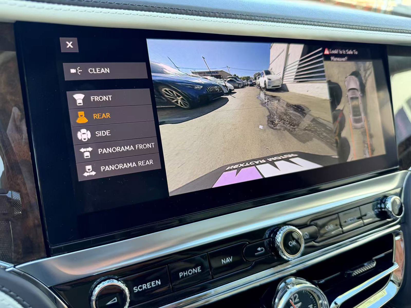 Used 2022 Bentley Flying Spur Plug-In Hybrid AWD/4WD image 20