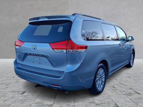 Used 2014 Toyota Sienna XLE w/ Entertainment Package image 12