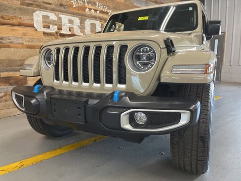 Used 2022 Jeep Wrangler Unlimited Sahara w/ Cold Weather Group image 15