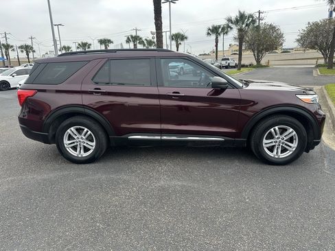 Used 2022 Ford Explorer XLT image 7