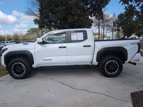 Certified 2025 Toyota Tacoma TRD Off-Road image 7