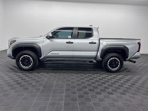 Used 2024 Toyota Tacoma TRD Off-Road AWD/4WD image 2