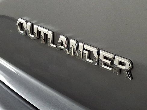 Used 2018 Mitsubishi Outlander ES AWD/4WD image 30