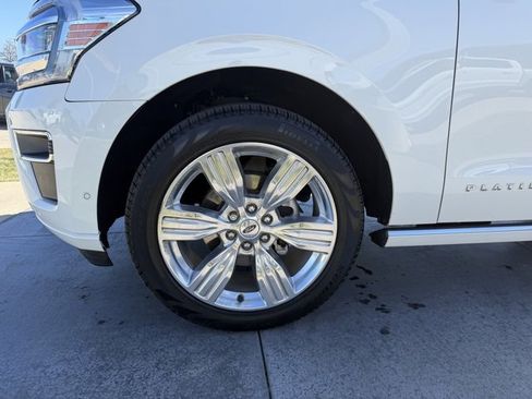 Used 2024 Ford Expedition Platinum image 4