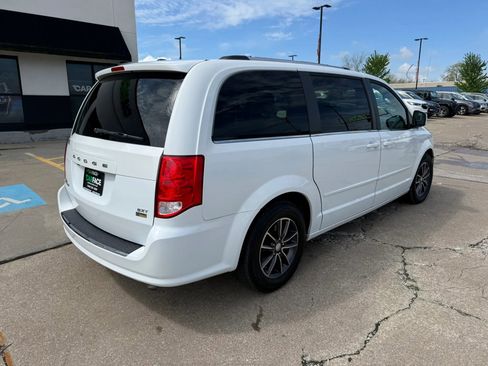 Used 2017 Dodge Grand Caravan SXT FWD image 17