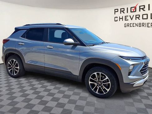 Used 2024 Chevrolet TrailBlazer LT w/ Convenience Package FWD image 2