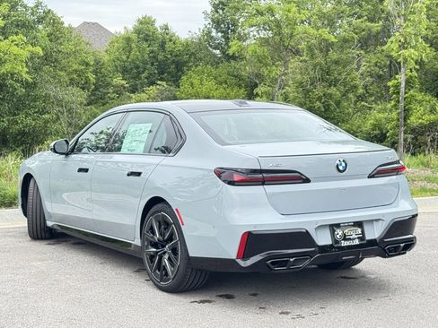 Used 2025 BMW 760i xDrive image 4