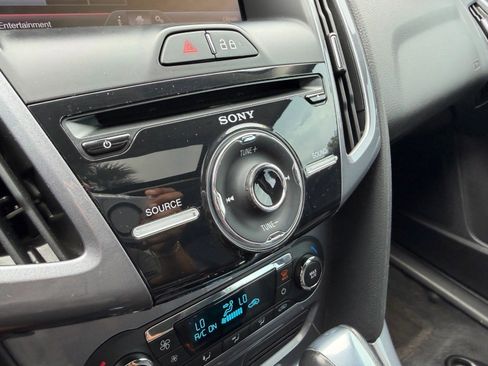 Used 2014 Ford Focus Titanium FWD image 17
