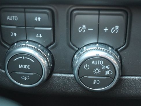 Used 2026 GMC Yukon AT4 AWD/4WD image 29