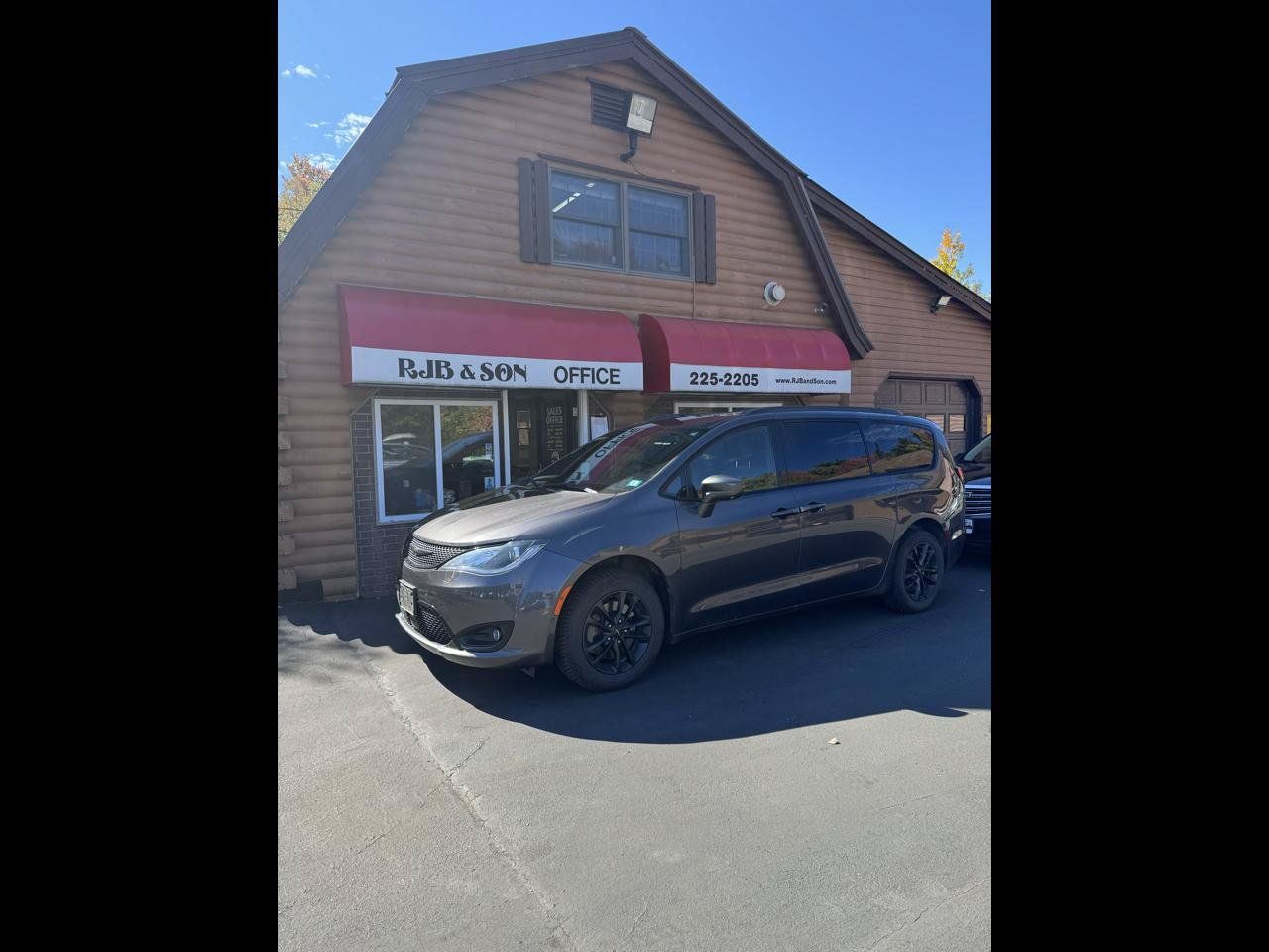 Used 2020 Chrysler Pacifica Touring-L w/ Advanced Safetytec Group AWD/4WD image 1
