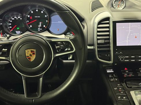 Used 2018 Porsche Cayenne Platinum Edition AWD/4WD image 31
