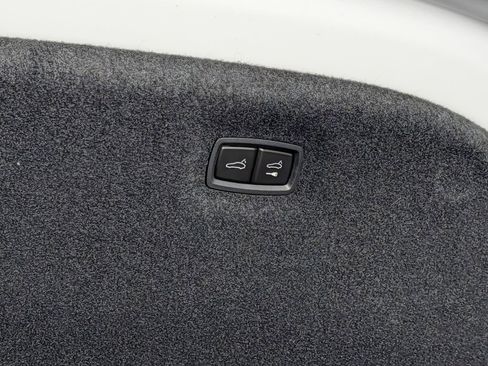 New 2026 Porsche Taycan image 18