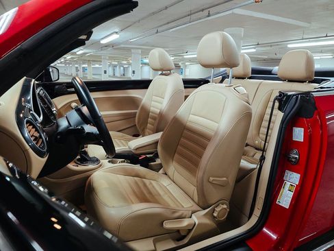 Used 2013 Volkswagen Beetle Turbo FWD image 18