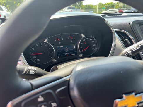 Used 2023 Chevrolet Equinox LT FWD image 11