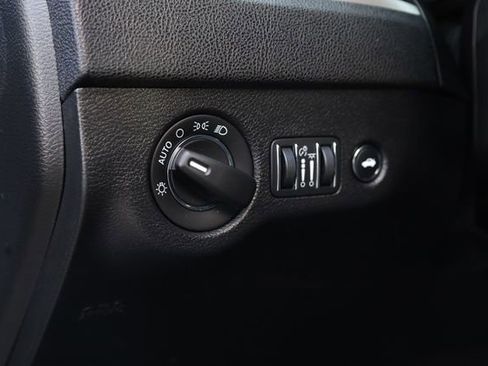 Used 2022 Chrysler 300 Touring w/ Sport Appearance Package image 12