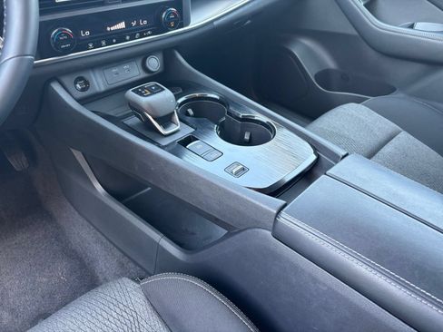 Used 2026 Nissan Rogue SV FWD image 38