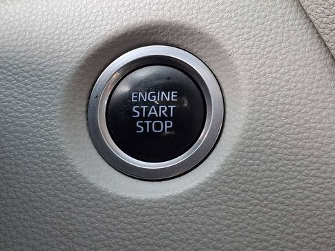 Used 2020 Toyota Corolla LE w/ LE Convenience Package FWD image 18