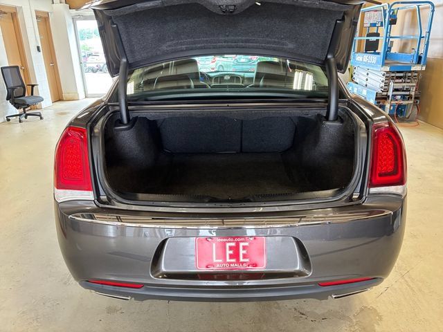 Used 2020 Chrysler 300 Limited AWD/4WD image 18