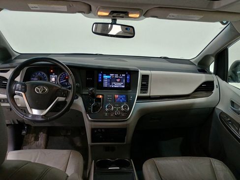 Used 2016 Toyota Sienna L image 13