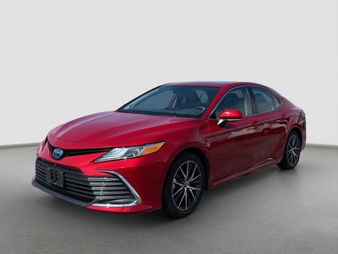 Used 2024 Toyota Camry XLE w/ Navigation Package FWD image 1