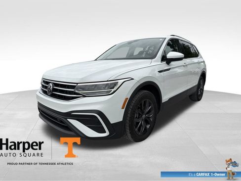 Used 2024 Volkswagen Tiguan SE FWD image 1
