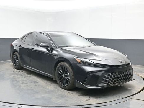 Used 2025 Toyota Camry SE FWD image 2