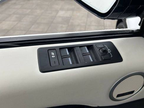 Used 2023 Land Rover Discovery HSE R-Dynamic AWD/4WD image 24