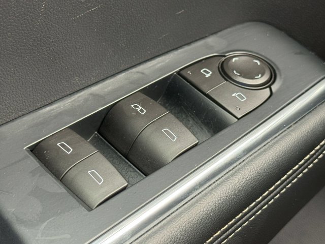Used 2026 GMC Acadia Elevation FWD image 24
