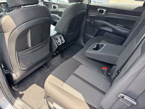 Used 2023 Kia Sorento LX FWD image 19