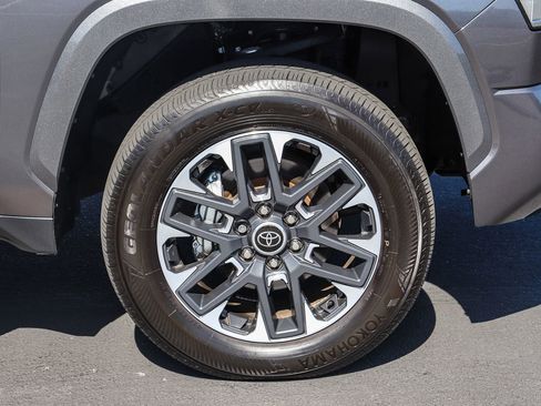 Used 2024 Toyota Tundra Limited AWD/4WD image 11
