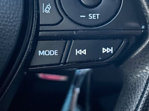 Used 2020 Toyota Corolla LE FWD image 16
