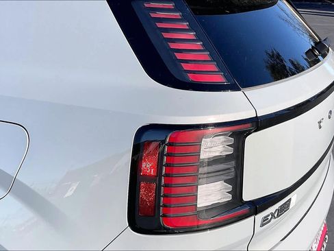 New 2025 Volvo EX30 Ultra w/ Protection Package Premier image 25