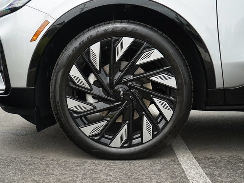 Certified 2025 Lincoln Nautilus Reserve AWD/4WD image 40