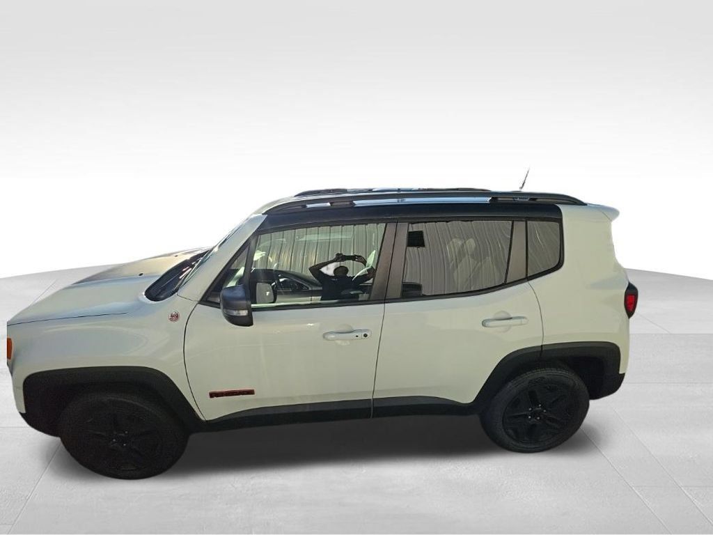 Used 2018 Jeep Renegade Trailhawk AWD/4WD image 3