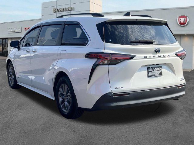 Used 2021 Toyota Sienna XLE FWD image 5