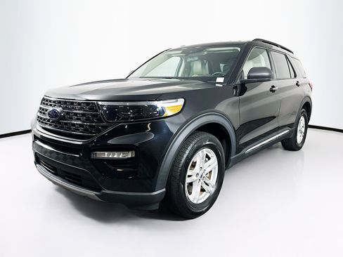 Used 2023 Ford Explorer XLT w/ Equipment Group 202A image 3