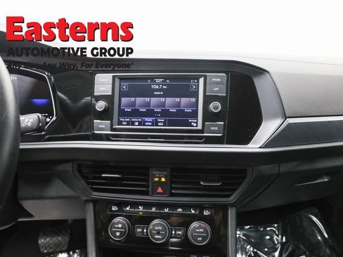 Used 2024 Volkswagen Jetta SE image 12