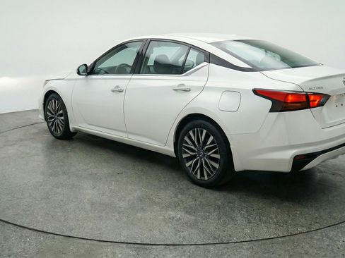 Used 2025 Nissan Altima 2.5 SV FWD image 6
