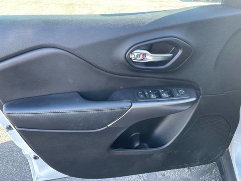 Used 2020 Jeep Cherokee Latitude image 4