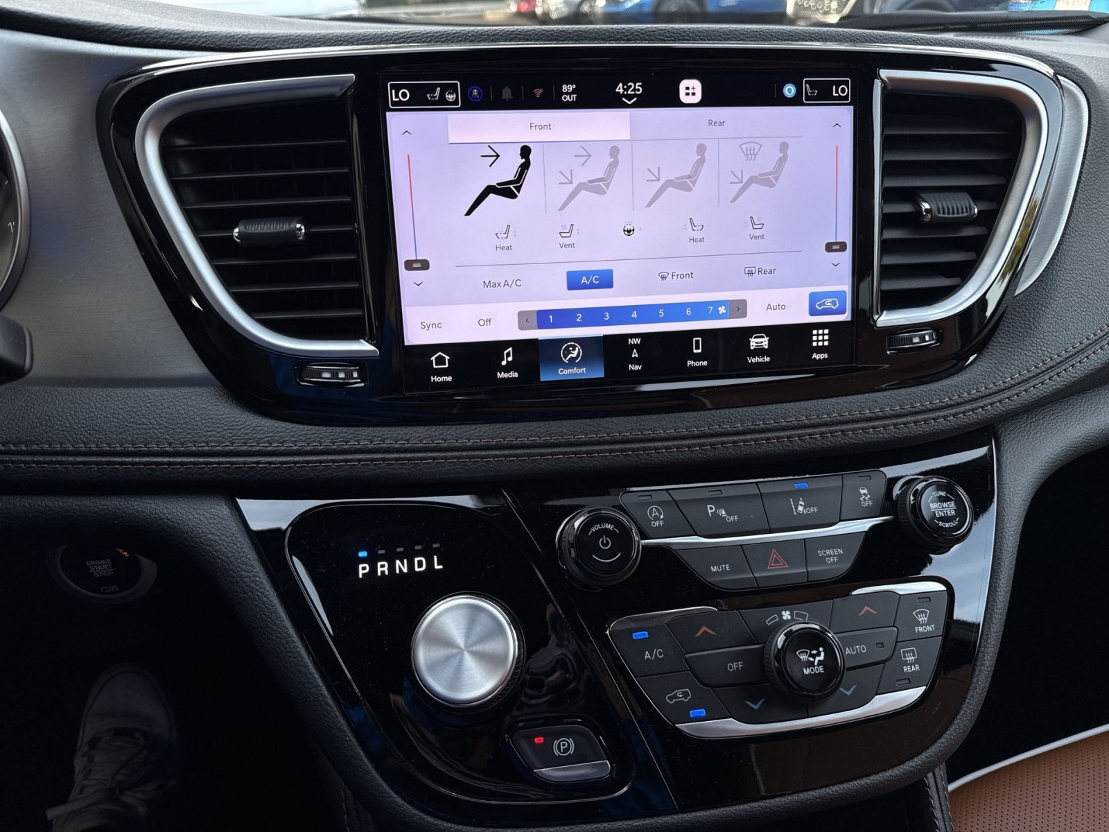 Used 2026 Chrysler Pacifica Pinnacle FWD image 21