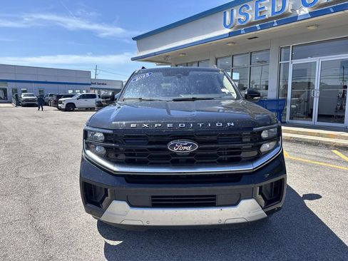 Used 2025 Ford Expedition Max Platinum AWD/4WD image 2